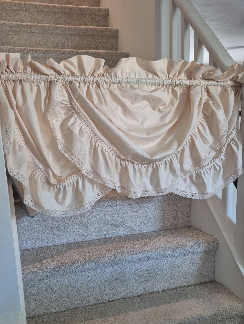 Vintage Scalloped Ruffled Cream Curtain 114x25